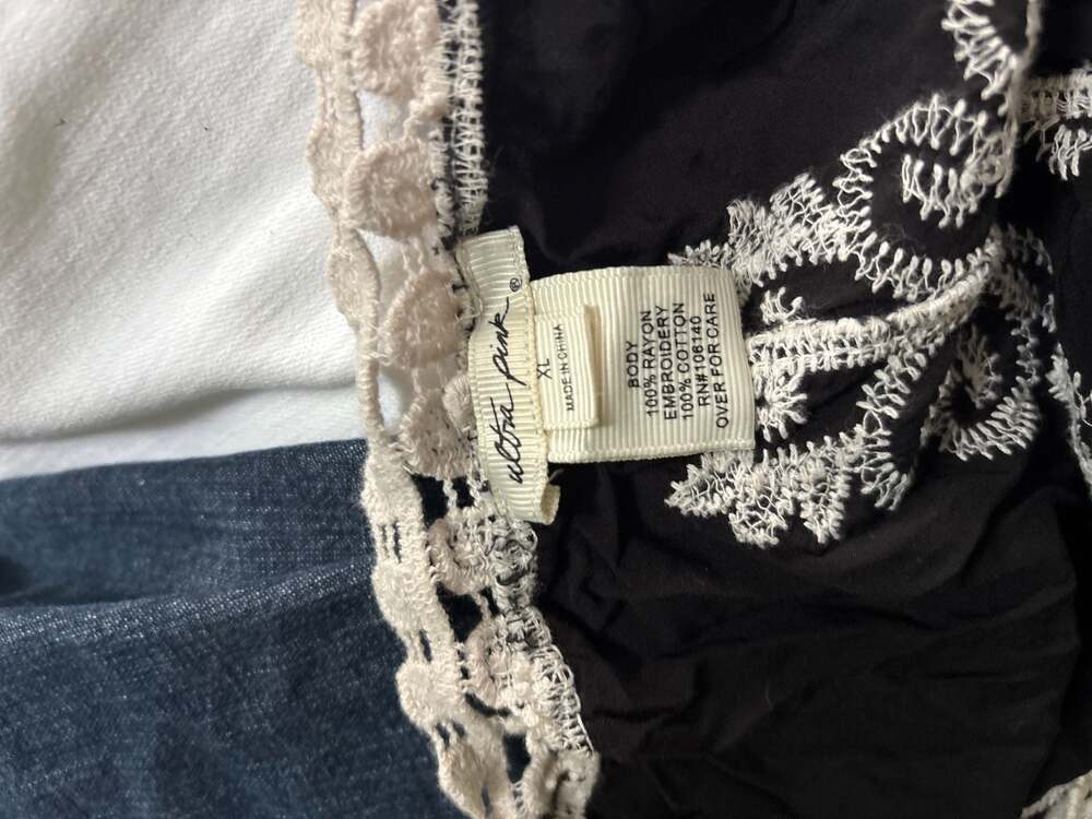 Black Embroidered Lace Trim Sleeveless Tank Top Size XL - Picture 7 of 7